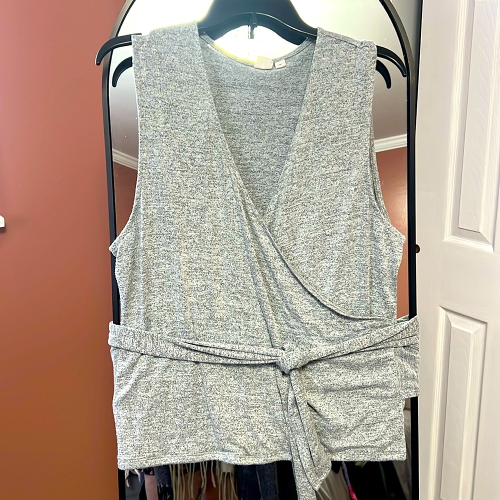 Gap sleeveless v-neck. Has attached wrap around tie at waist